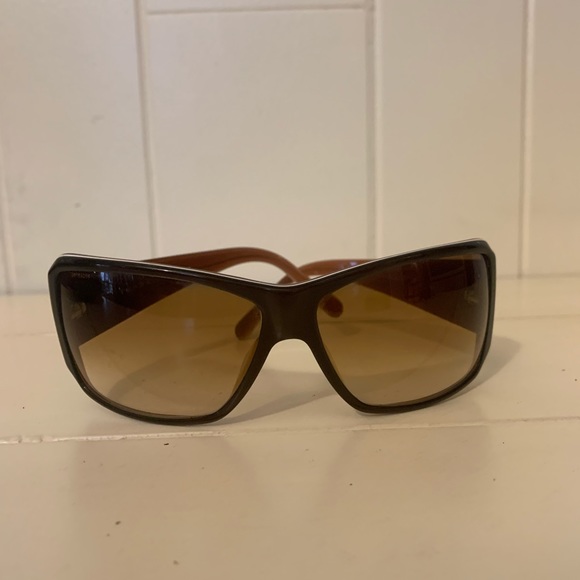 Prada Brown and White Trim Sunglasses. Gold Logo. - Picture 4 of 7